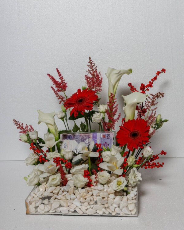 Acrylic box with fresh calla lily and Jarbara with Tulip